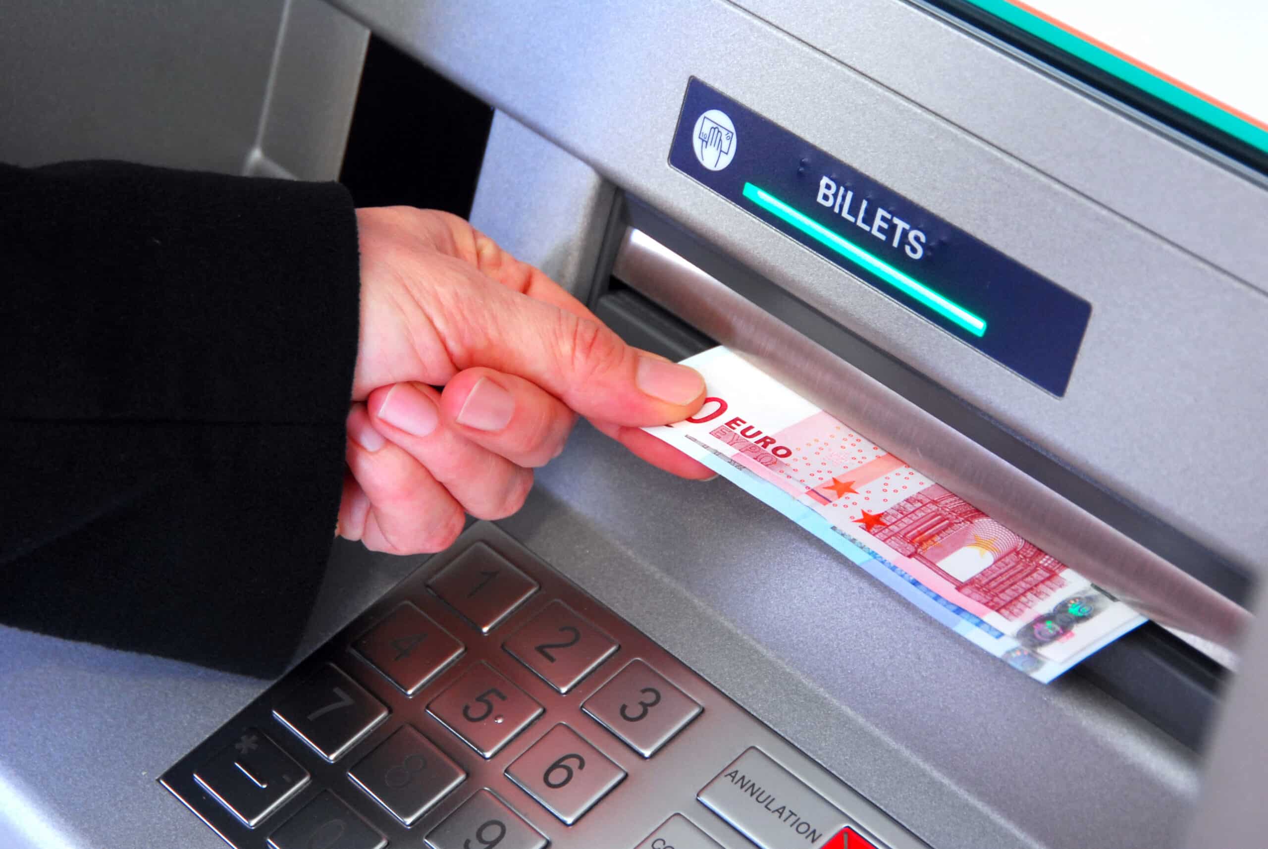 Ritiro di 1.000 euro da un bancomat in un giorno